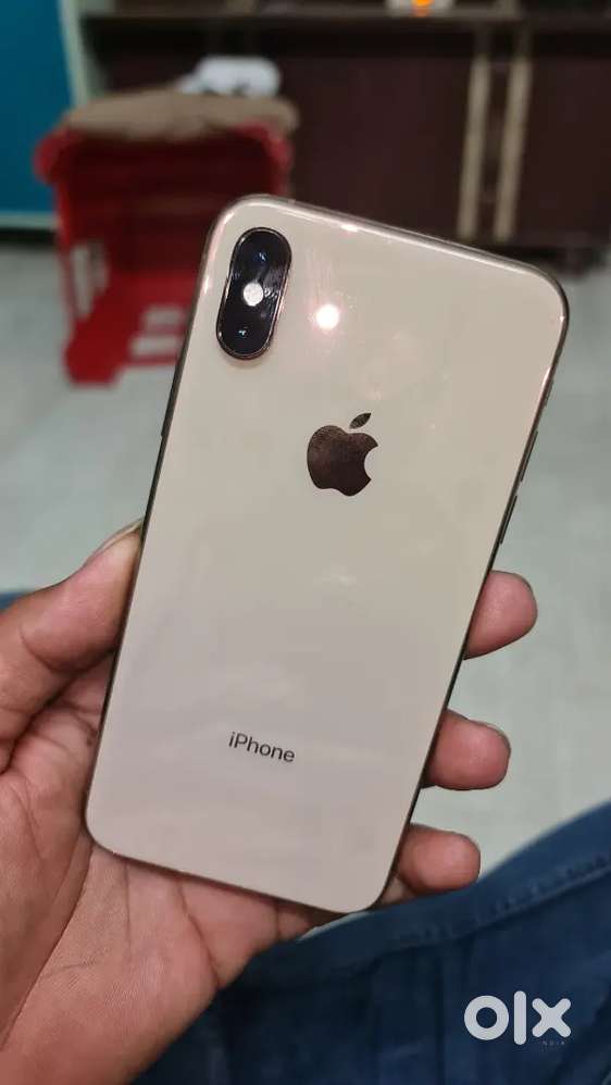 IPhone XS 256 GB, With Charger/Box/Cover. It's in excellent condition.