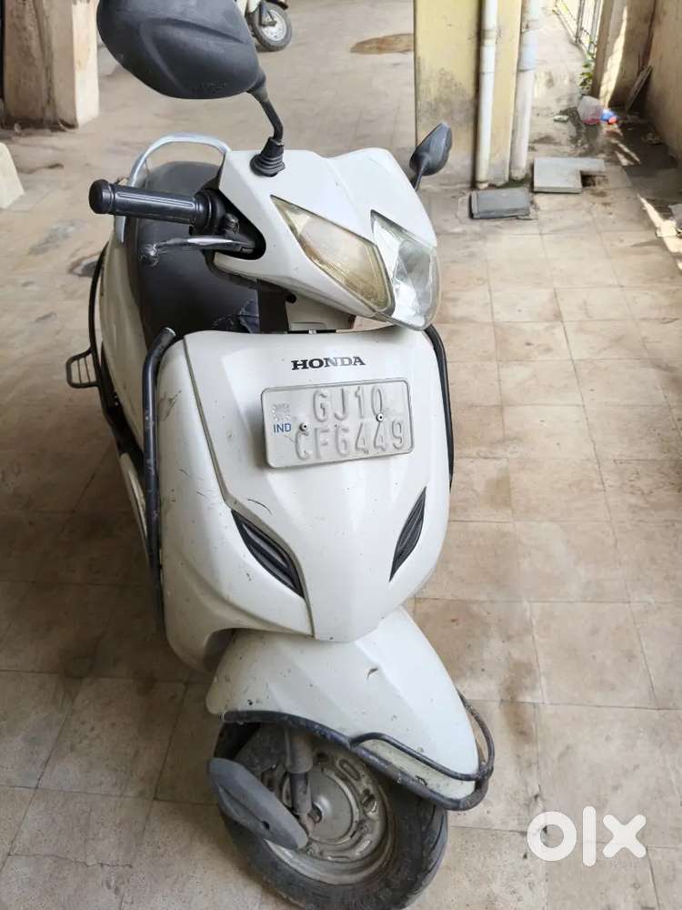 Activa 3g white good condition