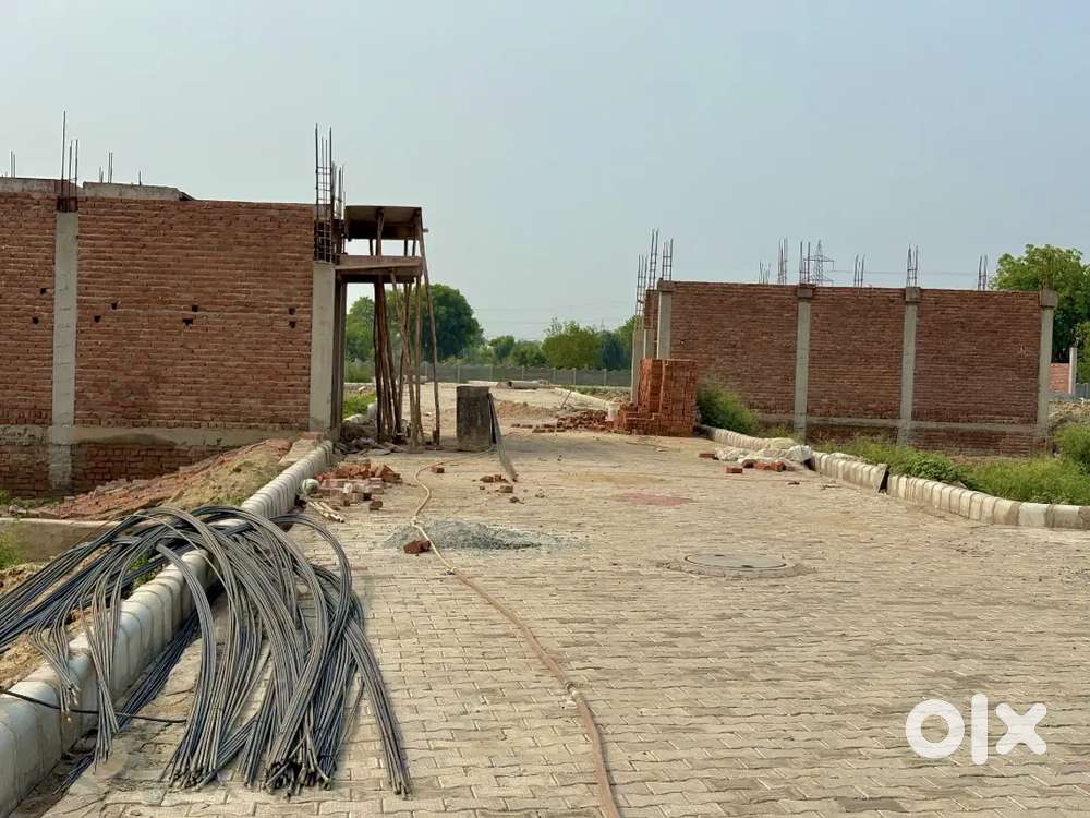 Gated society Plots in Greater Noida West with Bank loan