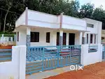 Puthuppally - Njaliyakuhzi - 6 Cent , 1500 Sqft , 3 Bed Room New House