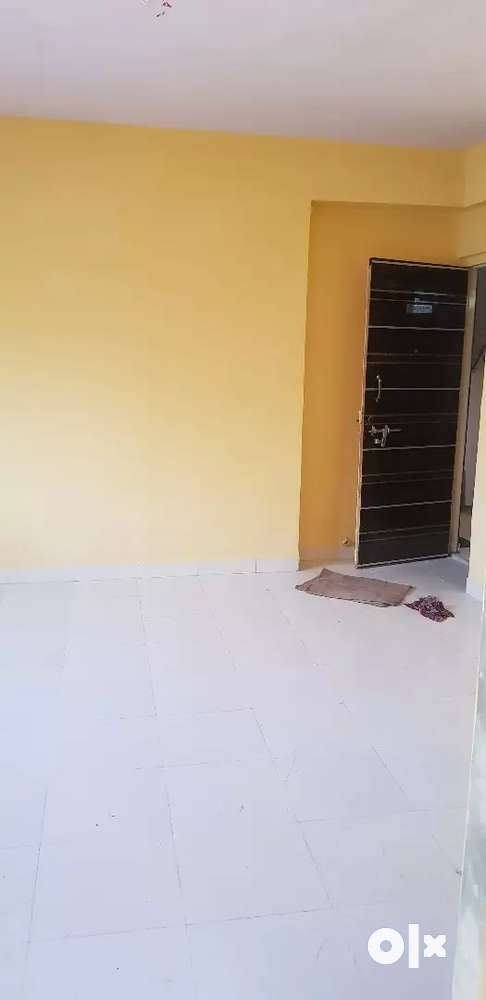 Spacious 1bhk for sale in versova village (No Loan)