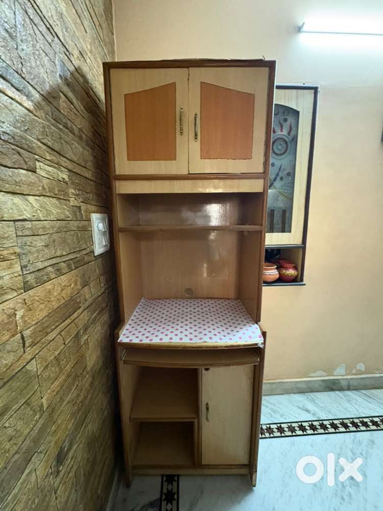 COMPUTER TABLE WITH STORAGE
