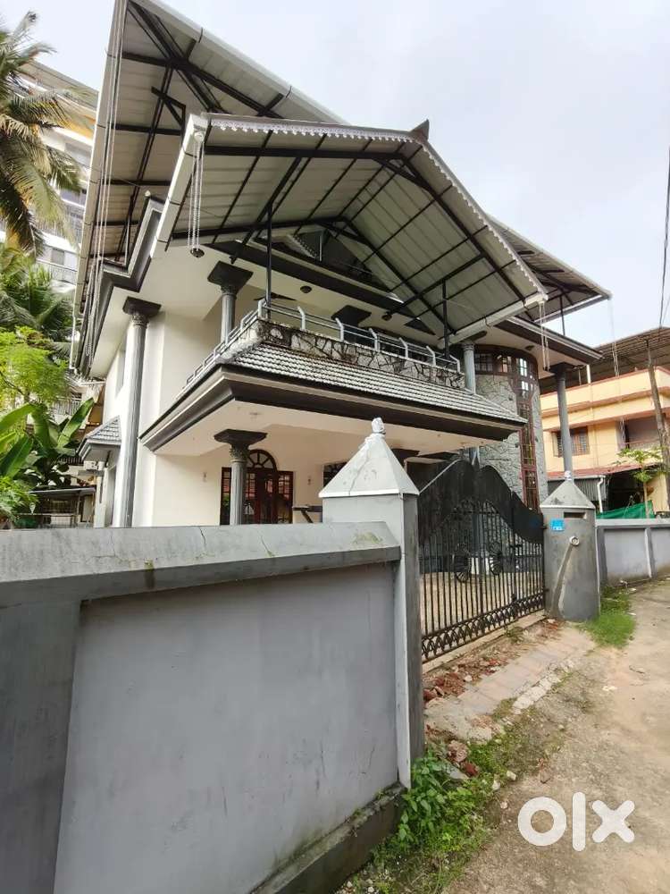 ടൗണിൽ തൃപ്പൂണിത്തുറകടുത് 3 bhk വിട് വാടകക്ക്