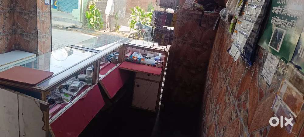 Meri mobile ki shop hai mujhe uska sara saban bekna h paise ki jarurat