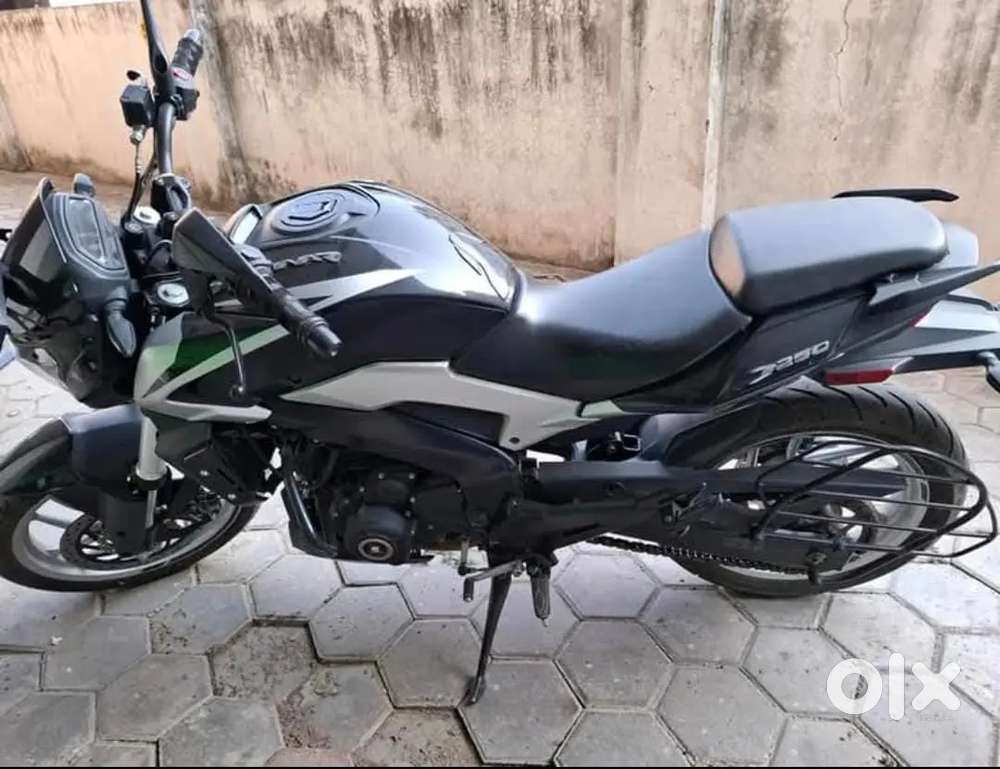 Bajaj Dominar 250 Black BS6
