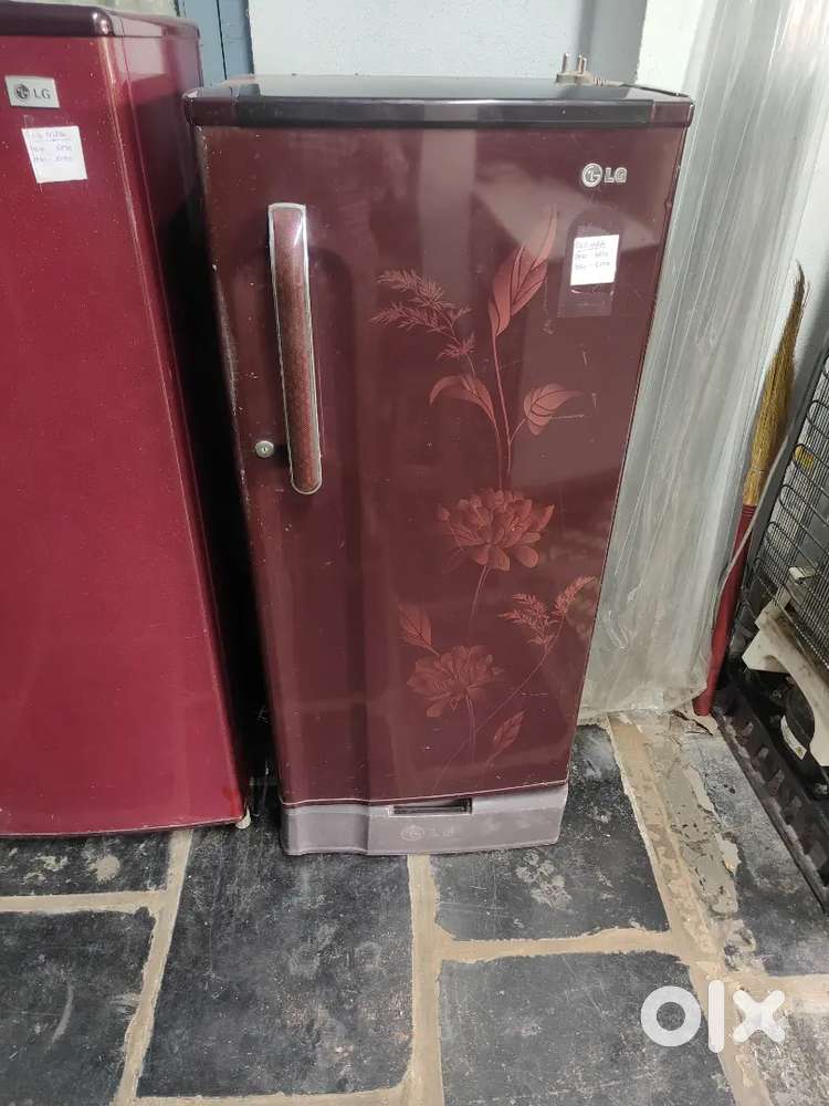 second hand used fridzes available in good working condition.