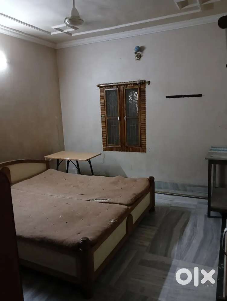 Ground floor for rent, preferably for students