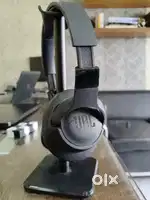 JBL Tune 770NC headphones