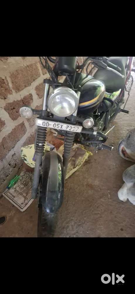 Bajaj avenger 150 street in top condition.
