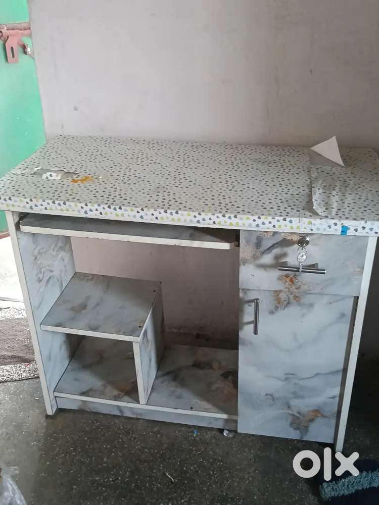 COMPUTER TABLE AND CHAIR