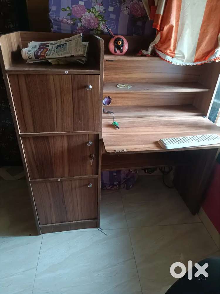 Study table/office desk/wfh