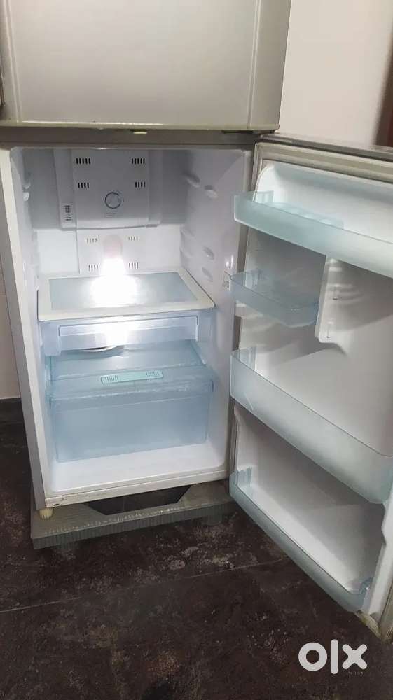 Urgent sale. Samsung Double door. Fridge 240ltr.