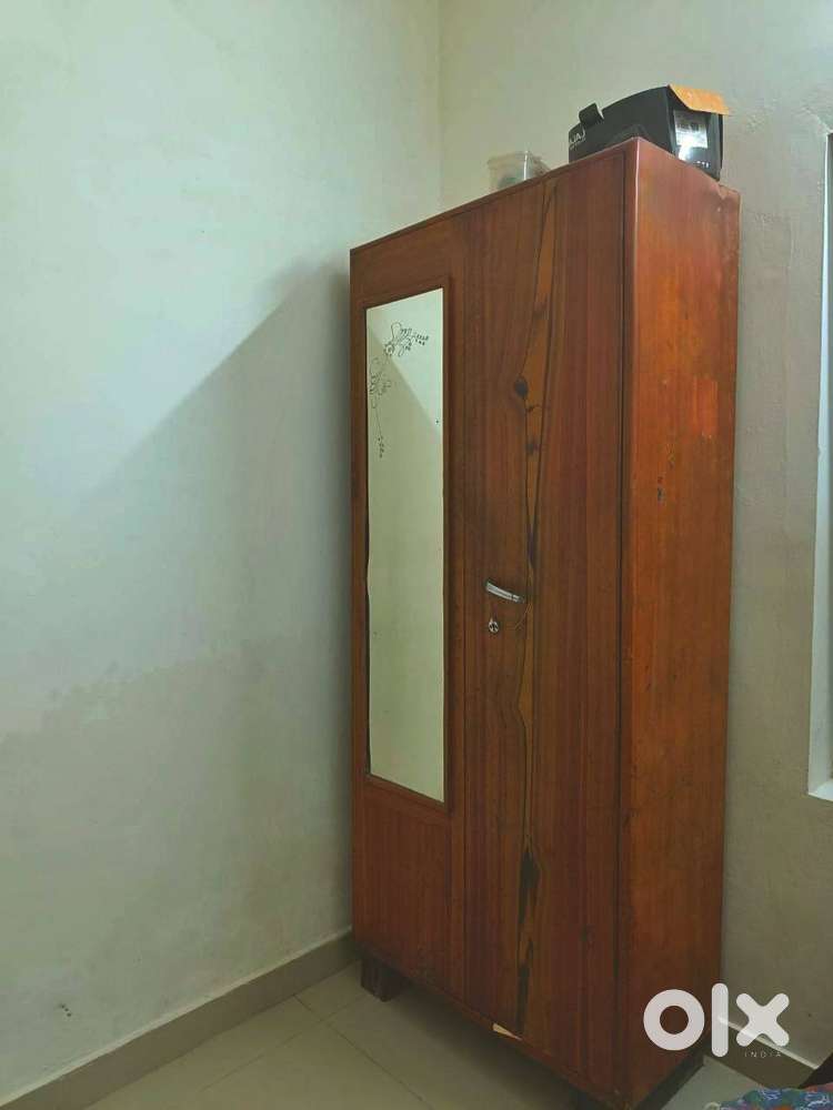 Wood-finished Steel almirah / almari (185cm X 85cm X 41cm) urgent sale