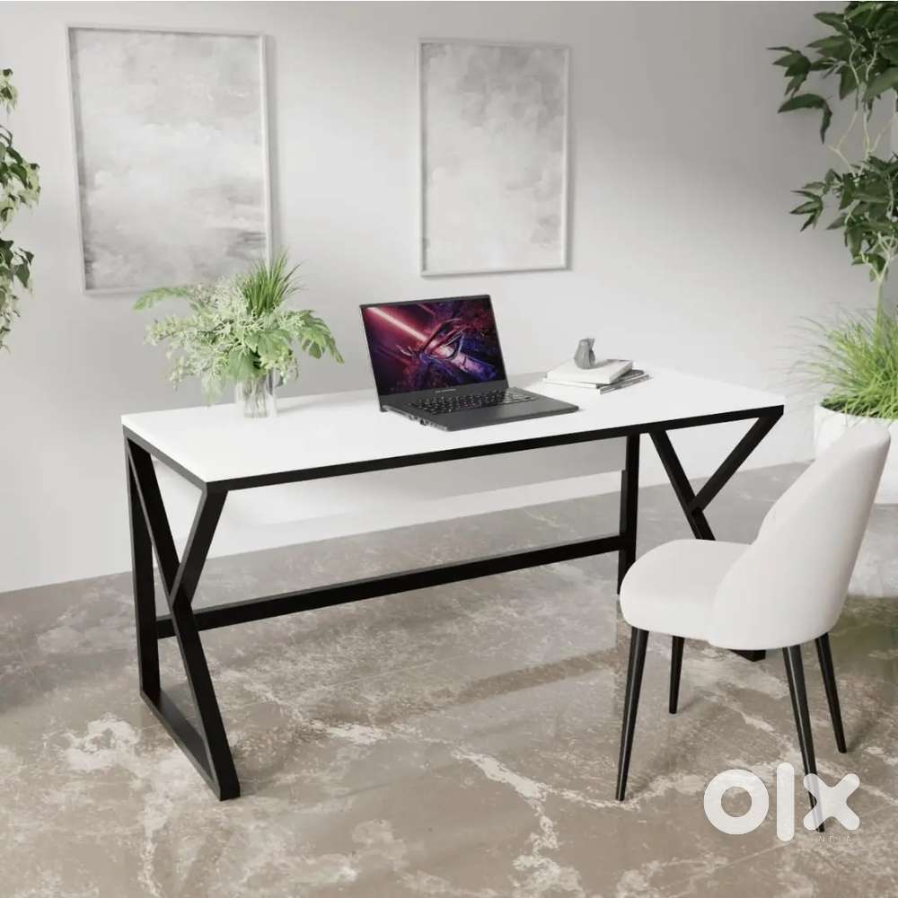 Computer table