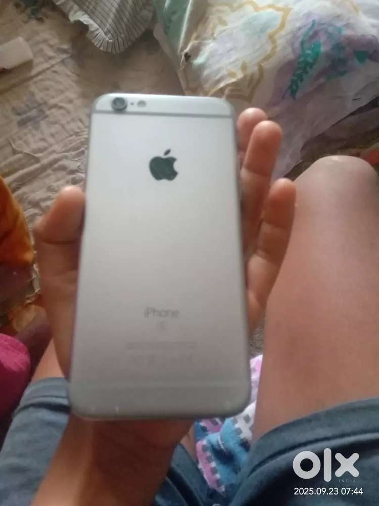 IPhone 6x sitting