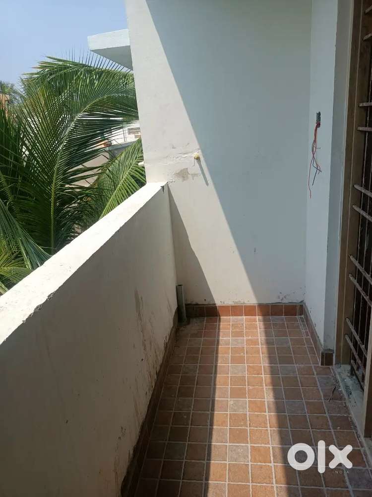 Madambakkam 3 BHK Flat at 75 Lakhs. Walkable from Main Road