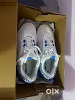 Yonex non marking badminton 7 size shoes
