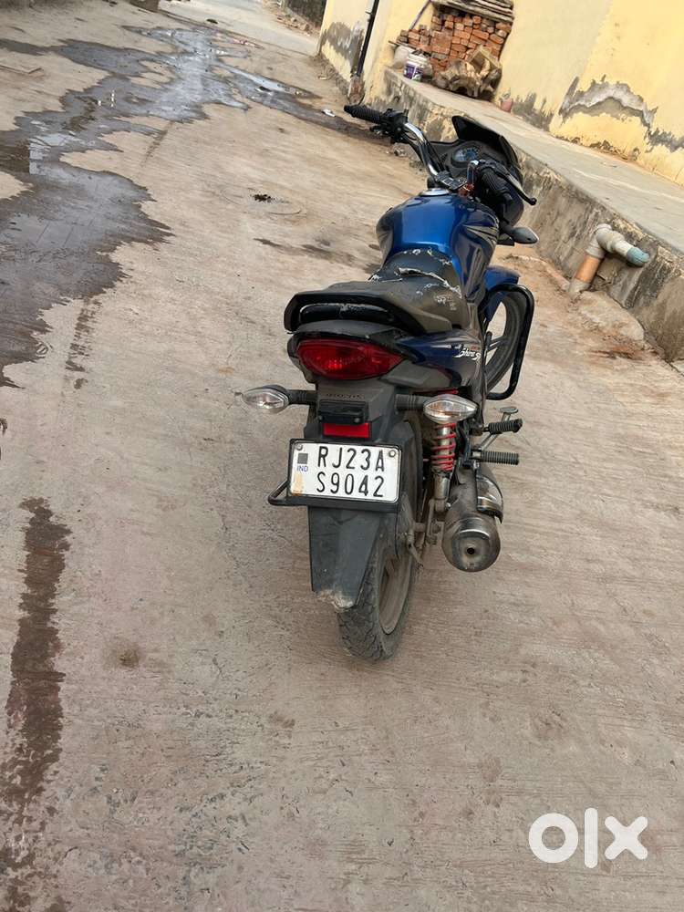 All paper working hai