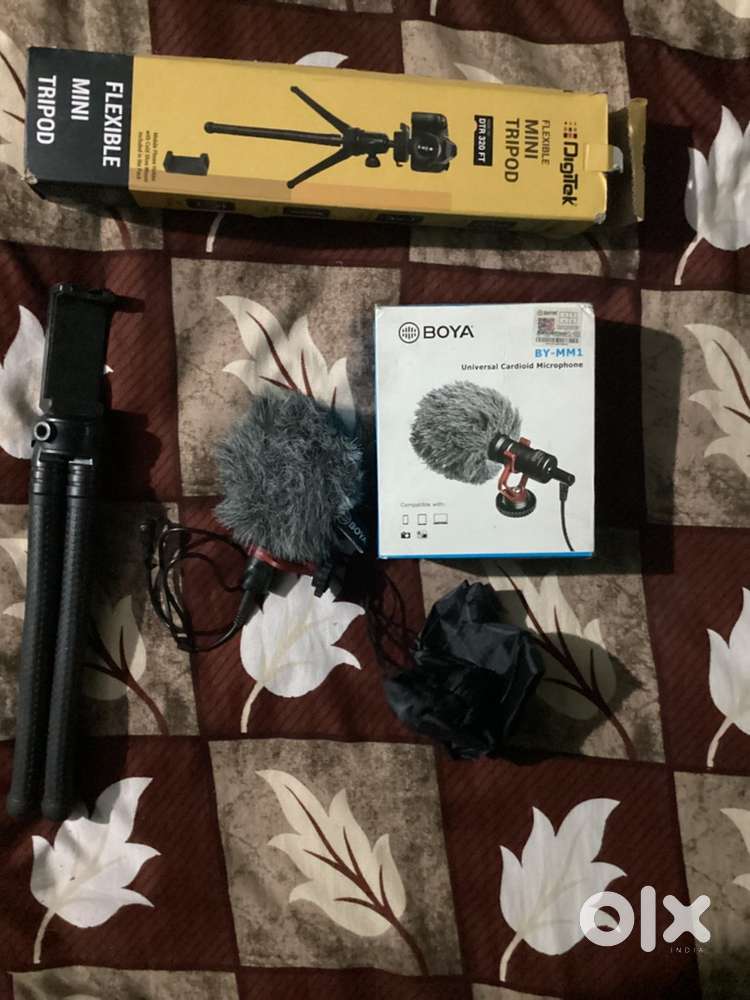 Digitek tripod for camera and phones and Boya MM1 mic (Brand new)
