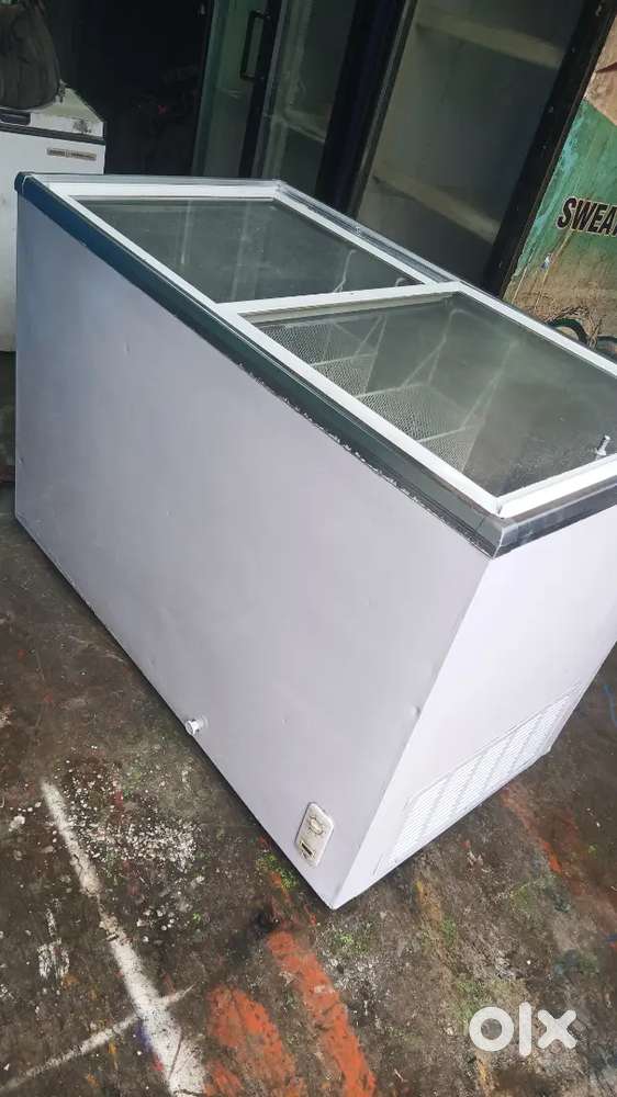 BLUE STAR 400 L DEEP FREEZER GOOD WORKING