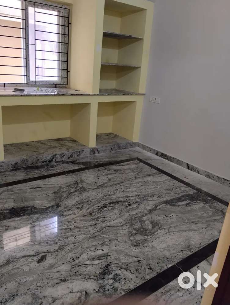 1 bHK flat for rent family of  bachelor  Velachery