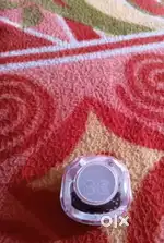 Earbuds  sath me charger cable bhi