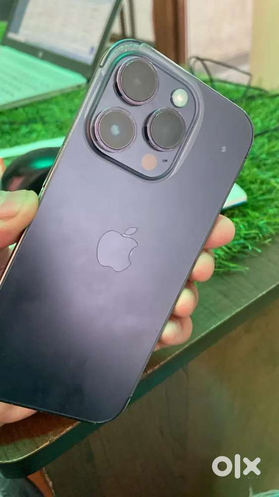 iPhone 14 pro refurbished model  in genuine price 256gb.