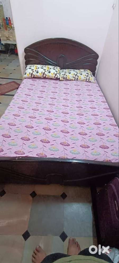 Queen size_non storage bed for sale