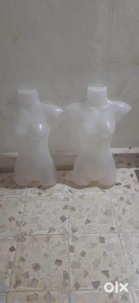 50+ Pcs Half Female Manniquins & 4 Pcs Full Female Manniquins for shop