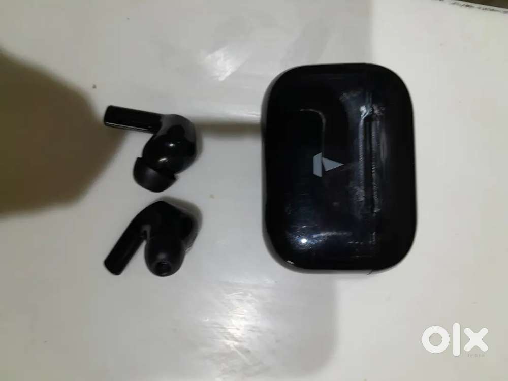 Boat airdrops 163 with original Box and charger with 2 year warranty