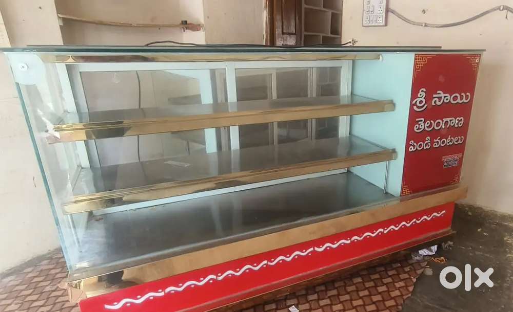 GLASS  DISPLAY COUNTER