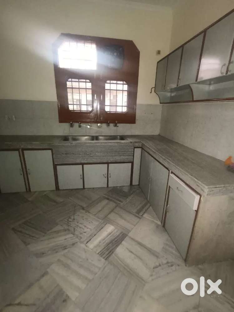 Only vegetarian family 2bhk 10marla first floor sector 9 Panchkula