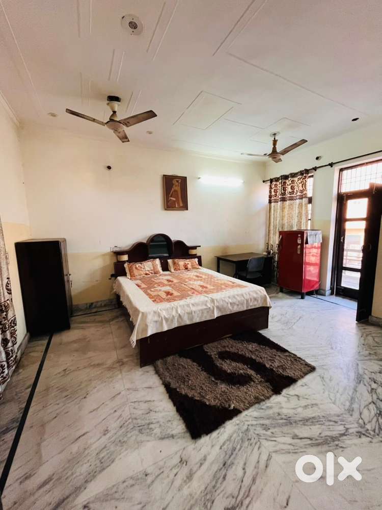 Room for rent in sector 7