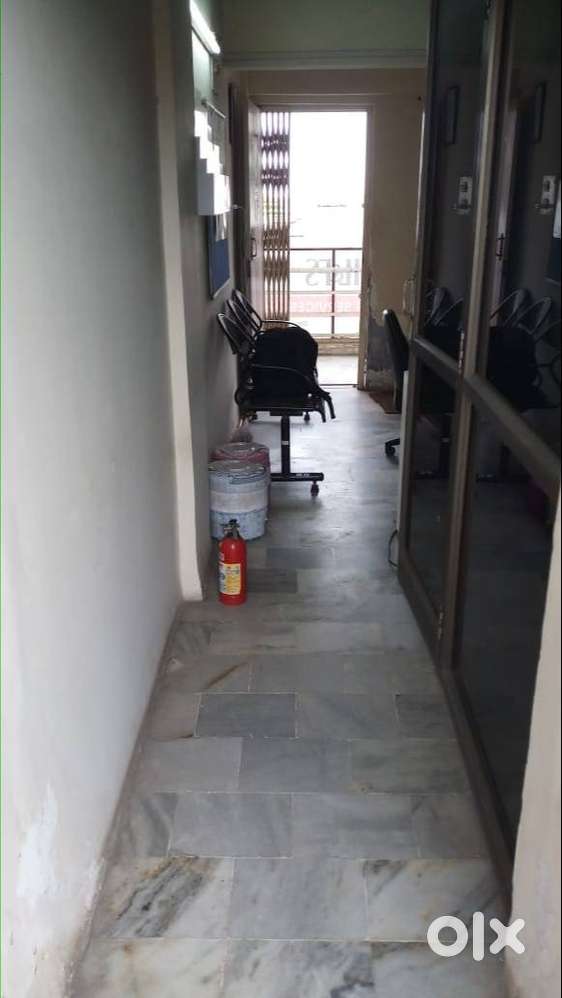 Furnished office in Alkapuri