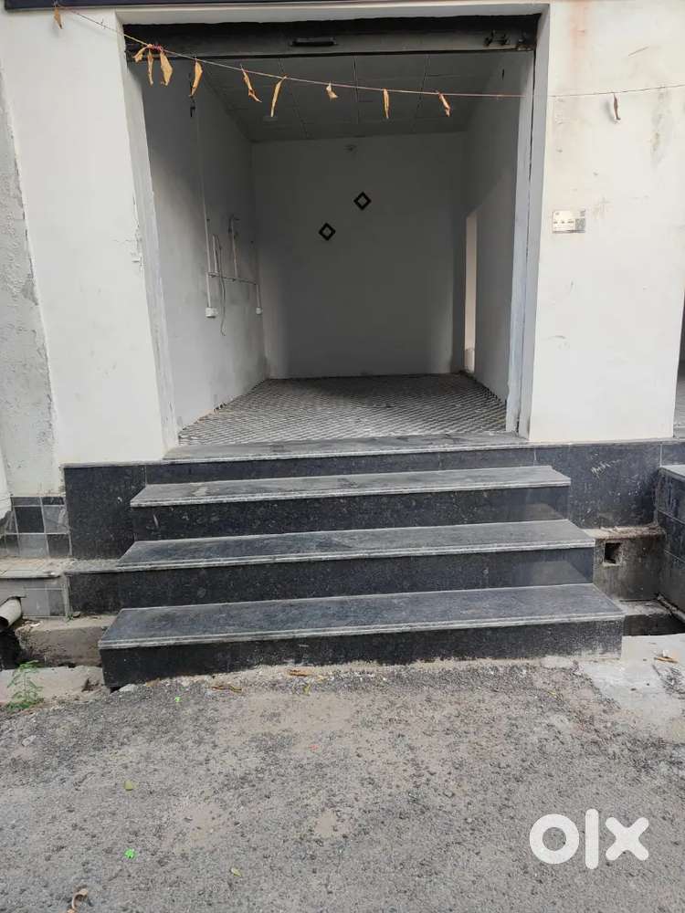 Shops for rent on channi hommat