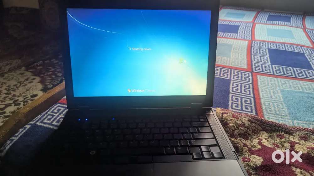 Dell Laptop window 7 latitude in mint condition