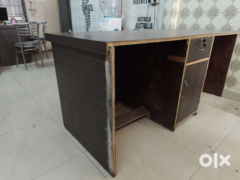 Furniture & electronics