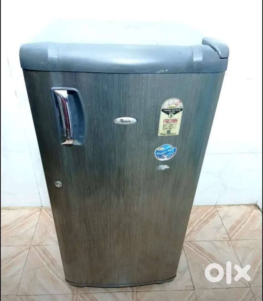 World no.1 single door door grey colour refrigerator.       Lo111097t5