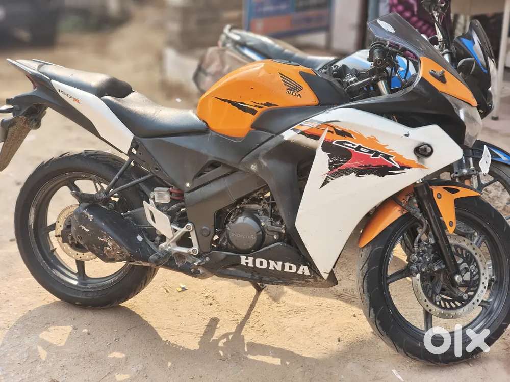 Brend new condition engine abi tk khula ni h bilkul v first owner h