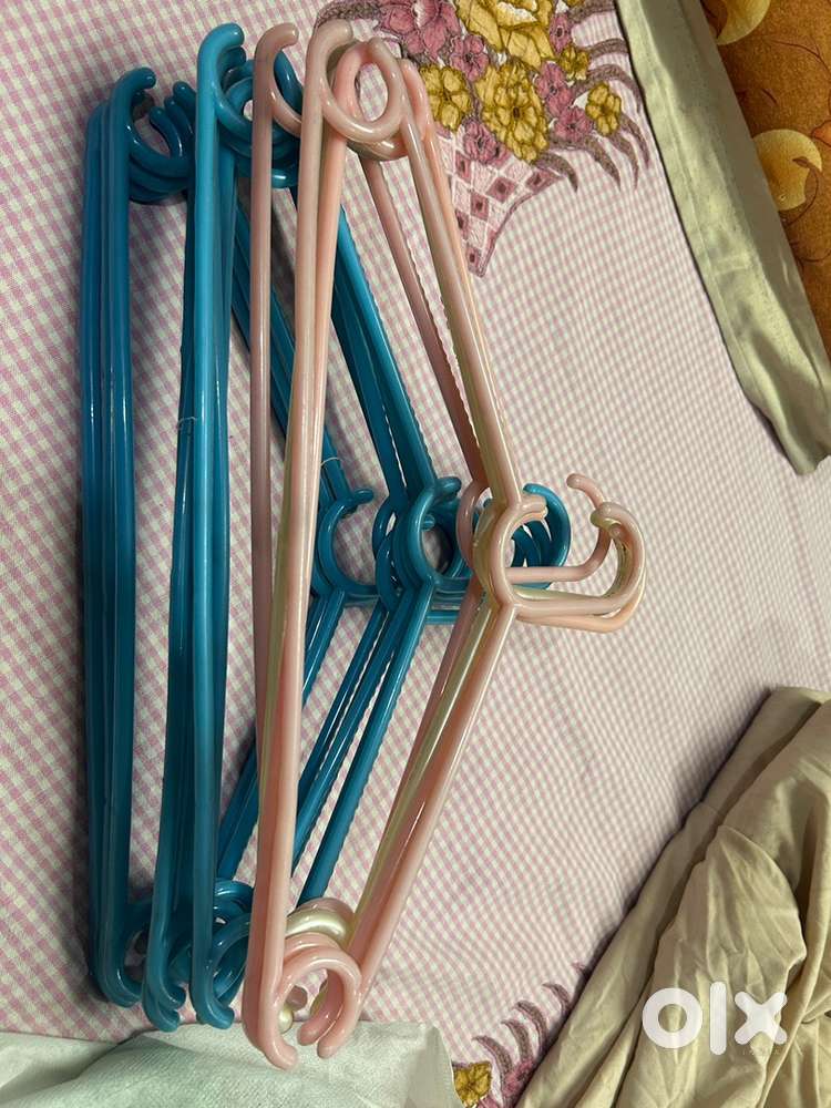 Hangers for wadeobes