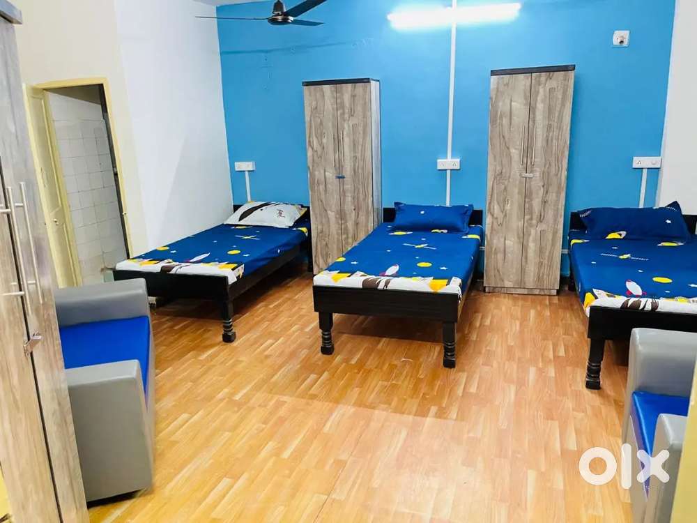 Furnished boys PG near bus stand Sayajigunj