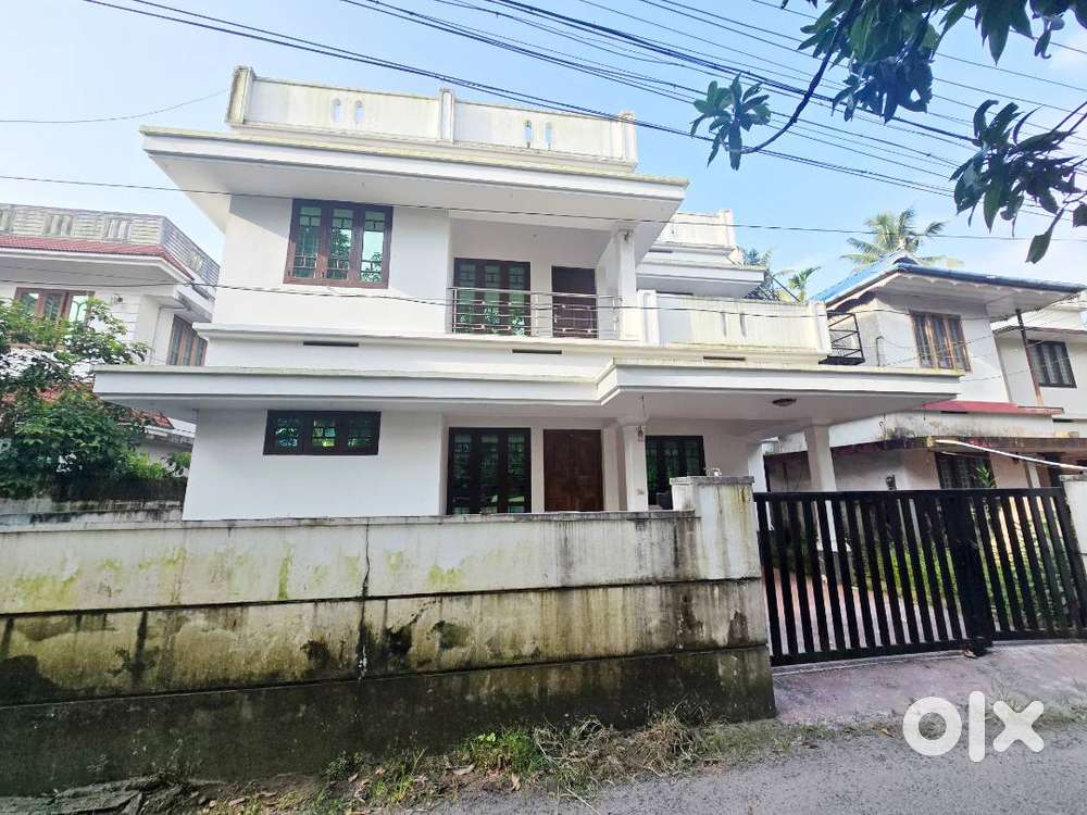 3Bedroom 1300SQ 3Cent 6Year Old House Near Kongorpilly Varapuzha