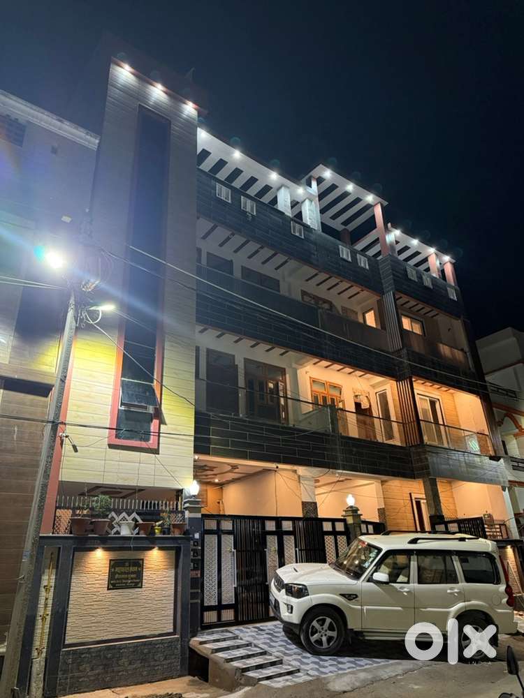 Building situated at prime location banks school Shooing mall vry clos