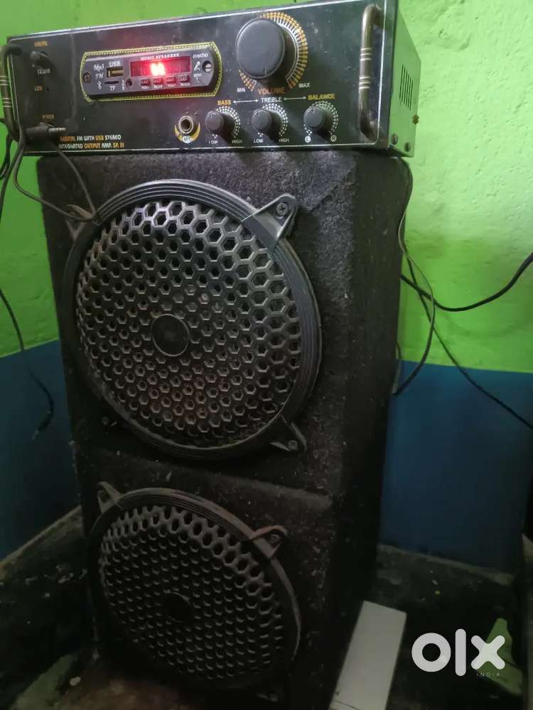 2pis 8inch speaker and amplifier both working condition