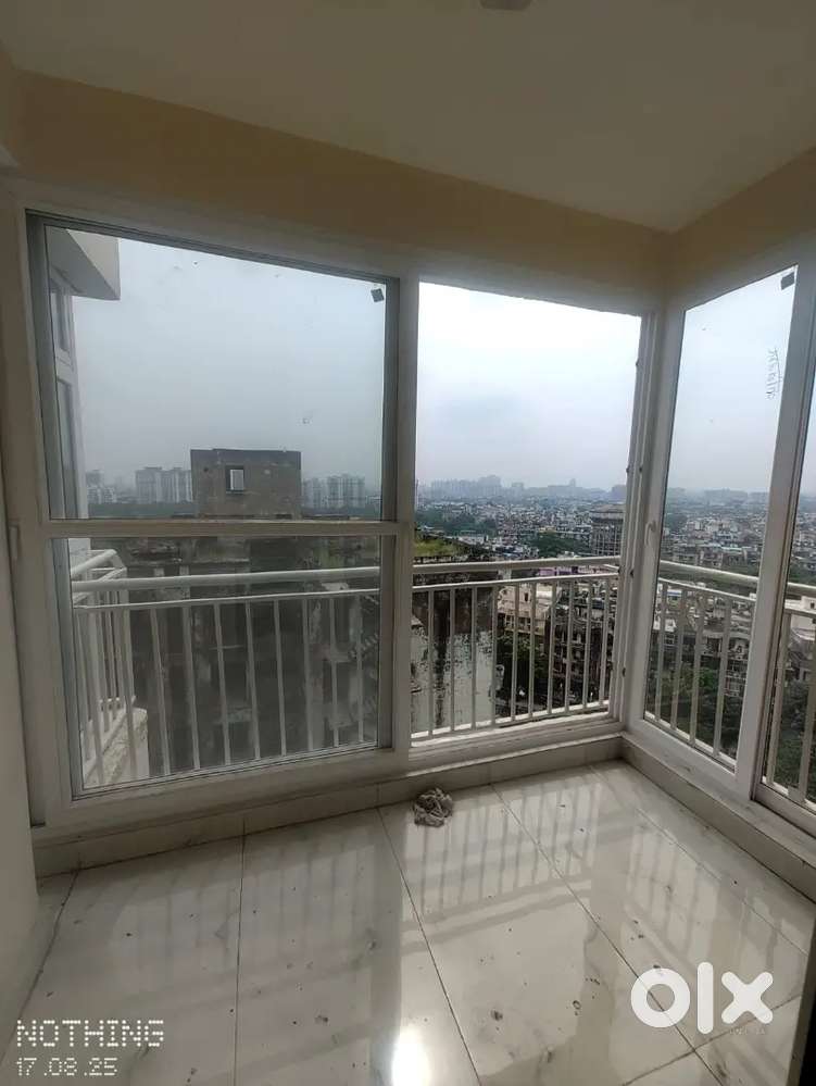 3 bhk semi furnished flat for rent in Indirapuramme location