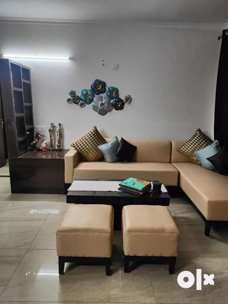 Urgent sale 3 Bhk luxury fully furnished in Bliss orra Zirakpur.