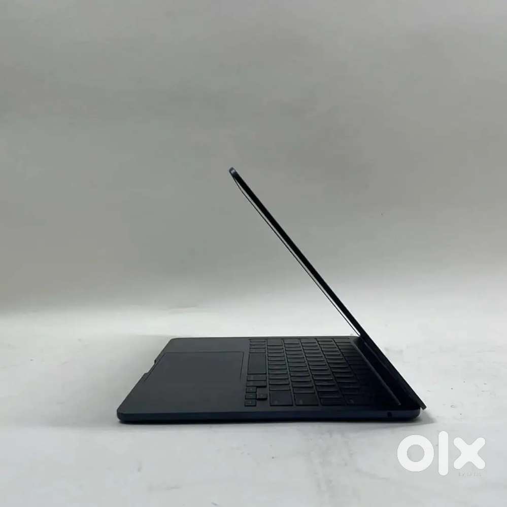 2022 Apple MacBook Air 13 M2 3.2GHz 8GB RAM 256GB SSD Midnight A2681