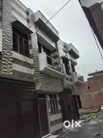 Selling house in 100 Gaj plot. Details are given below