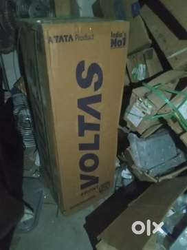 Voltas water cooler with mini fridge