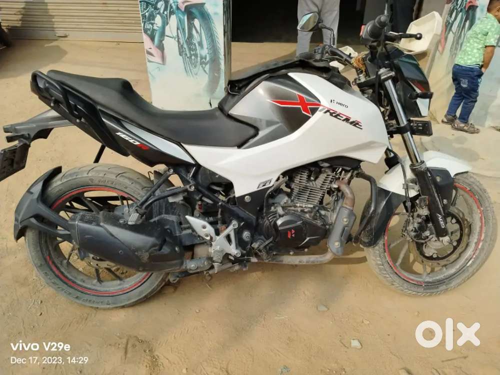Hero Xtreme 160 R double disc